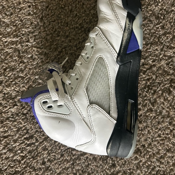 Jordan Retro White and Purple Sneakers - Picture 4 of 13